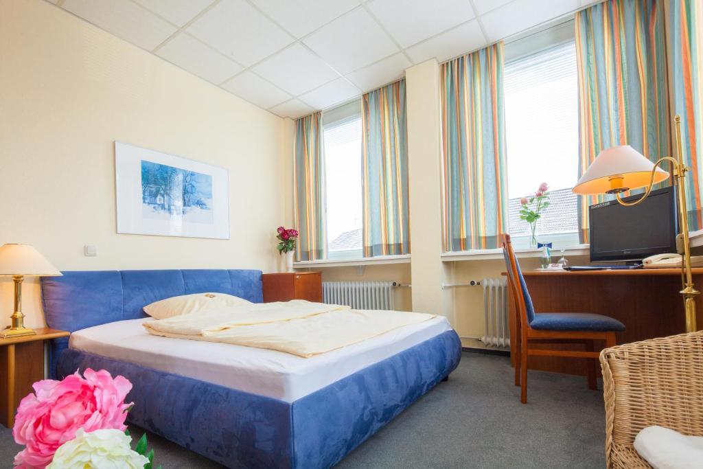 Hotel Senator Marina Wedel Room photo